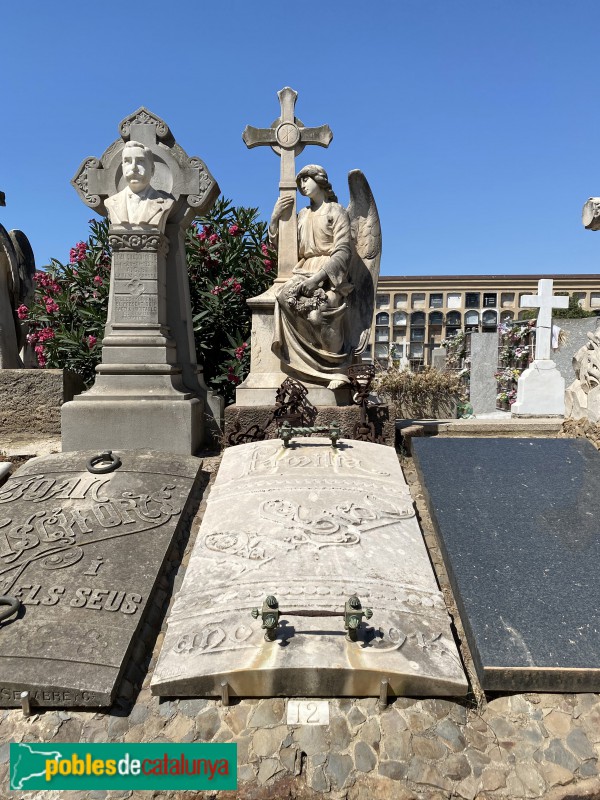 Barcelona - Cementiri de les Corts. Sepulcre Pi Grau