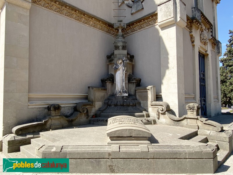 Sabadell - Cementiri. Sepulcre Enric Rocamora (Foto: Albert Esteves, 2021) Sabadell - Cementiri. Sepulcre Enric Rocamora