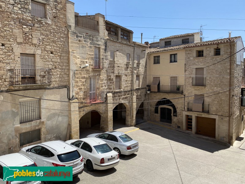 Arbeca - Plaça de l'Església (Foto: Albert Esteves, 2021) Arbeca - Plaça de l'Església