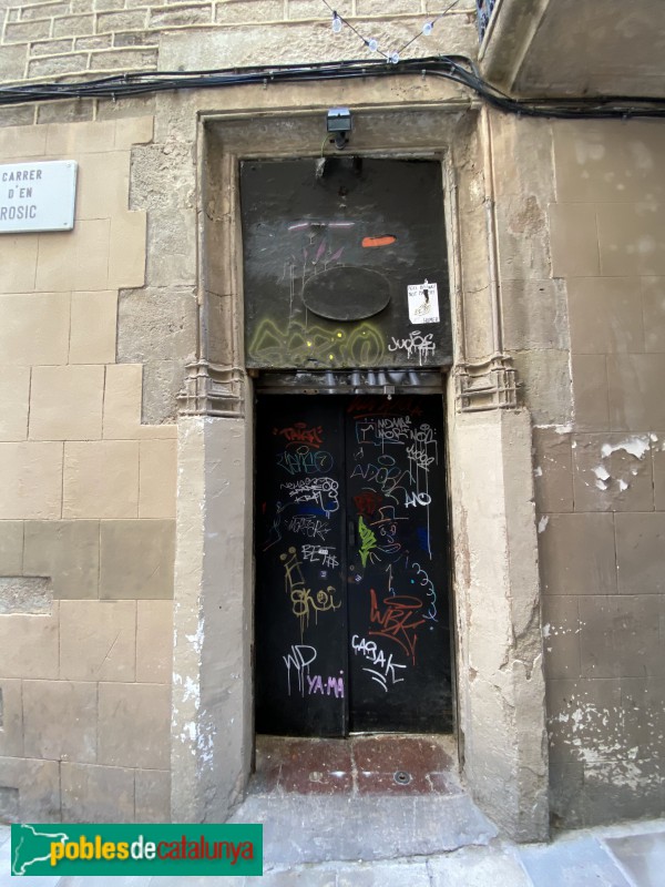 Barcelona - Carrer Rosic, 4 (Foto: Albert Esteves, 2020) Barcelona - Carrer Rosic, 4