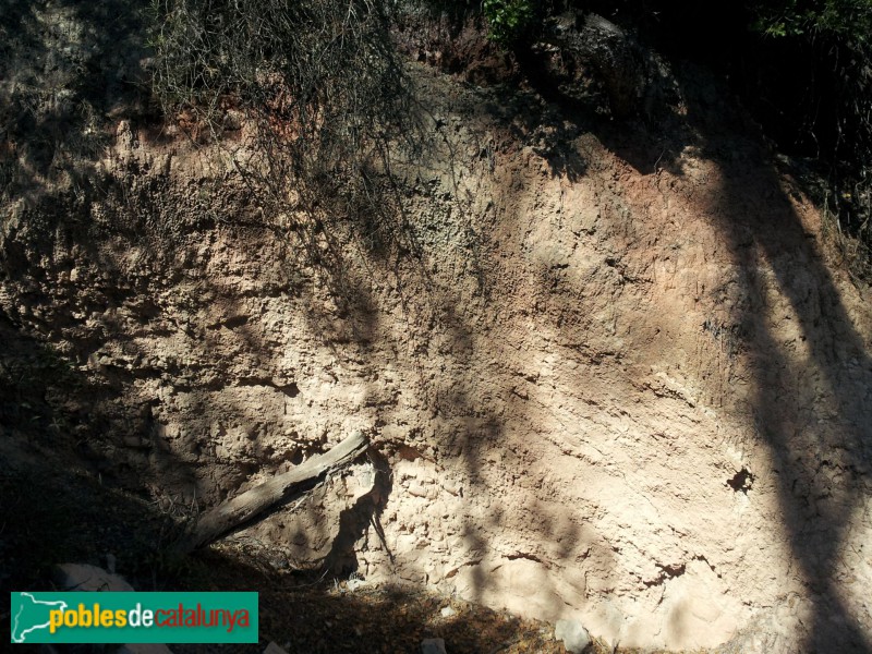 Tarrés - Forn del Curull de l'Engràcia (Foto: Agents rurals -invarquit.cultura.gencat.cat-) Tarrés - Forn del Curull de l'Engràcia
