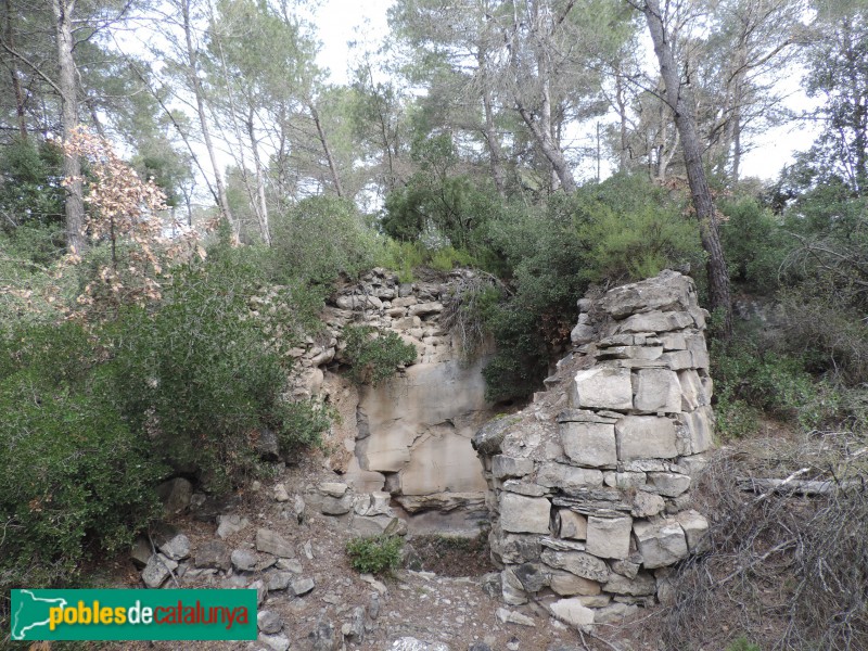 Tarrés - Forn de les Esconteies del Mut (Foto: La Llena Ambiental -invarquit.cultura.gencat.cat-) Tarrés - Forn de les Esconteies del Mut