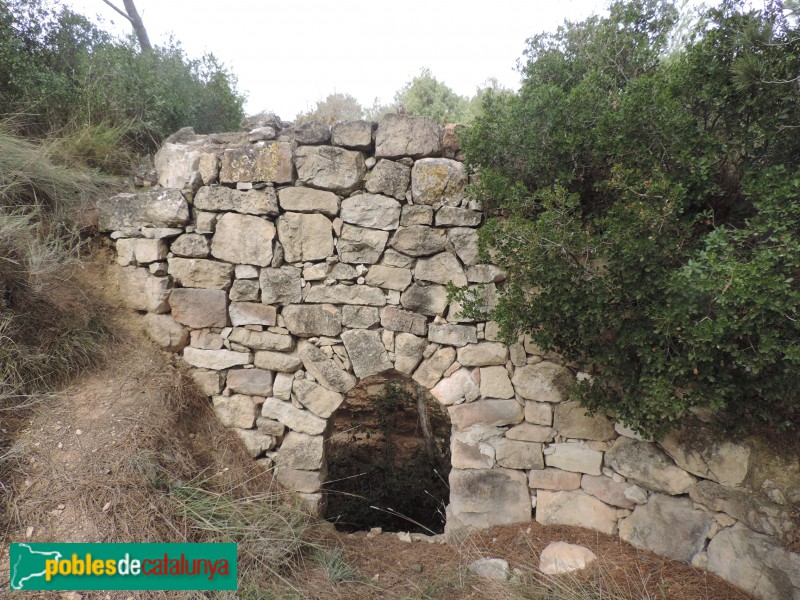 Tarrés - Forn del Pla del Cintet (Foto: La Llena Ambiental -invarquit.cultura.gencat.cat-) Tarrés - Forn del Pla del Cintet