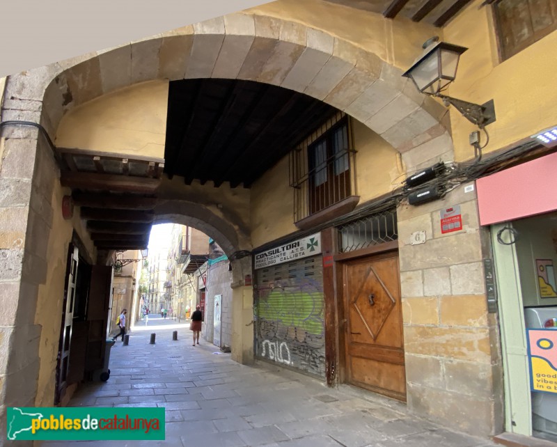 Barcelona - Carrer Caputxes, 5-6 (Foto: Albert Esteves, 2021) Barcelona - Carrer Caputxes, 5-6