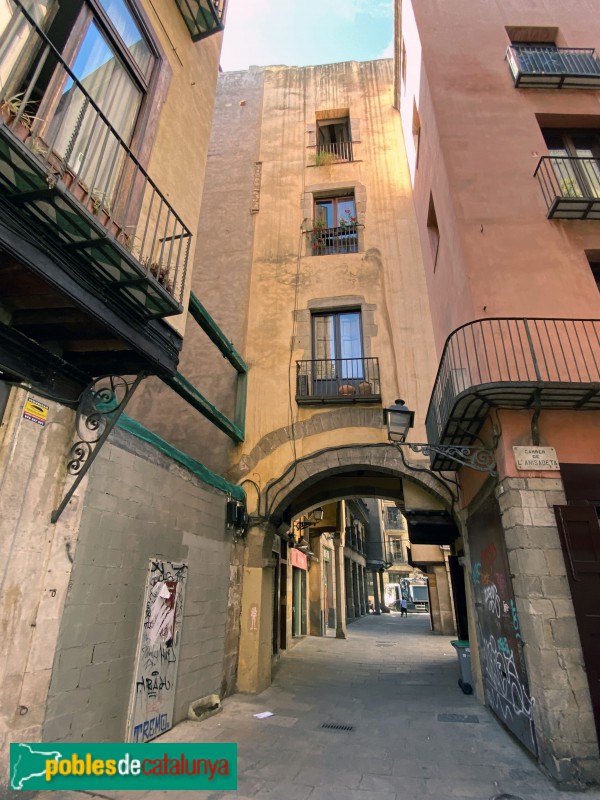 Barcelona - Carrer Caputxes, 5-6 (Foto: Albert Esteves, 2021) Barcelona - Carrer Caputxes, 5-6