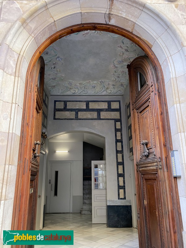 Barcelona - Edificis de la plaça Comercial (Foto: Albert Esteves, 2021) Barcelona - Edificis de la plaça Comercial