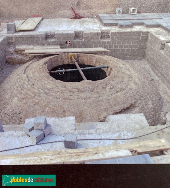 Juneda - Pou de gel durant les obres (cartell in situ) Juneda - Pou de gel durant les obres (cartell in situ)