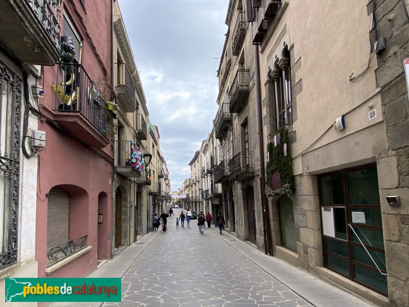 Hostalric - Carrer Major (Foto: Albert Esteves, 2021) Hostalric - Carrer Major