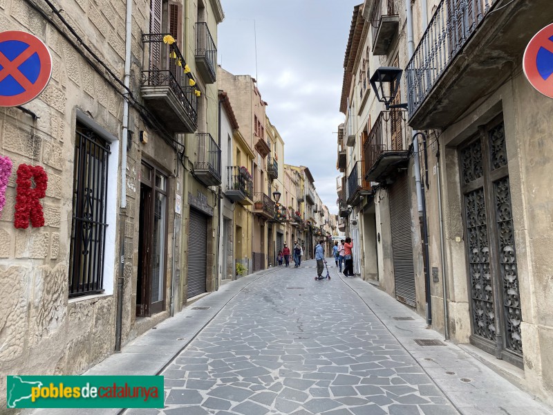 Hostalric - Carrer Major (Foto: Albert Esteves, 2021) Hostalric - Carrer Major