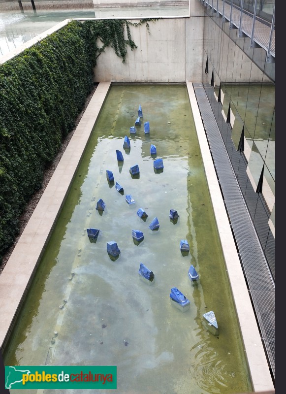 Barcelona - Disseny Hub Barcelona. Escultura de Madola (Foto: Anna Corcoll, 2020) Barcelona - Disseny Hub Barcelona. Escultura de Madola