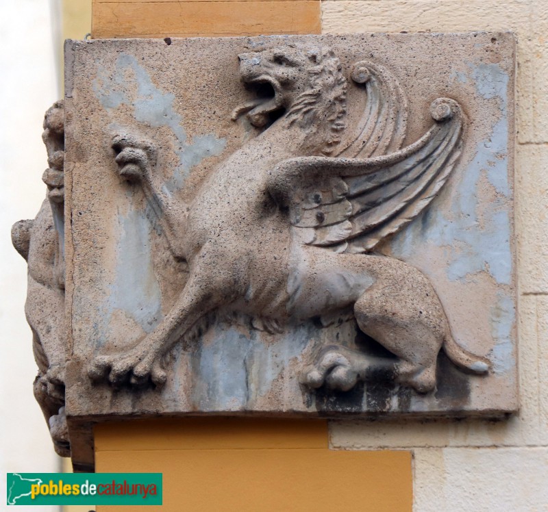 Cerdanyola - Casa Dolors Balcells, detall de la façana (Foto: Albert Esteves, 2022) Cerdanyola - Casa Dolors Balcells, detall de la façana