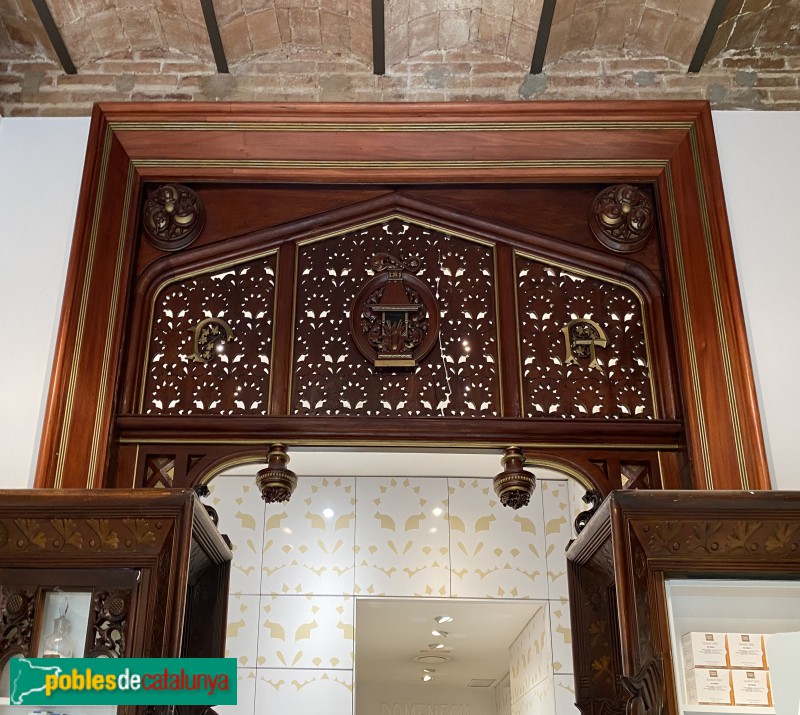 Barcelona - Farmàcia 1896 (Foto: Albert Esteves, 2022) Barcelona - Farmàcia 1896