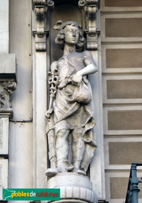 Barcelona - Rambla Catalunya, 77. Escultura (Foto: Albert Esteves, 2022) Barcelona - Rambla Catalunya, 77. Escultura