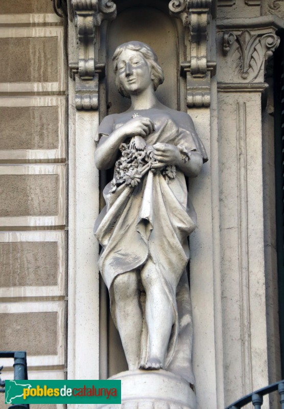 Barcelona - Rambla Catalunya, 77. Escultura (Foto: Albert Esteves, 2022) Barcelona - Rambla Catalunya, 77. Escultura