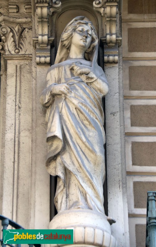 Barcelona - Rambla Catalunya, 77. Escultura (Foto: Albert Esteves, 2022) Barcelona - Rambla Catalunya, 77. Escultura