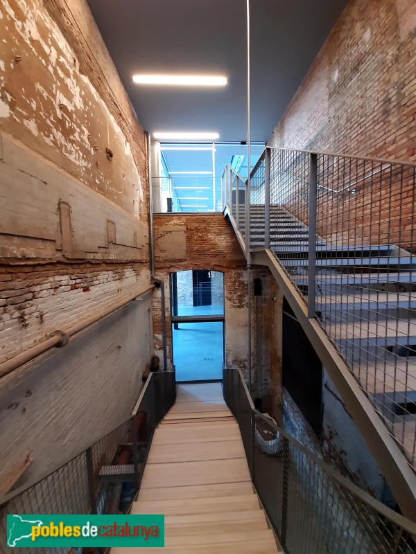 Antiga fàbrica Fabra i Coats. Escala Sala Calderes (Foto: Sergi Suárez, 2022) Antiga fàbrica Fabra i Coats. Escala Sala Calderes