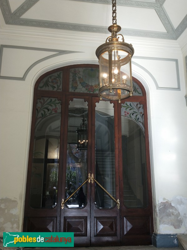 Barcelona - Plaça Urquinaona, 4 (Foto: Anna Corcoll, 2022) Barcelona - Plaça Urquinaona, 4