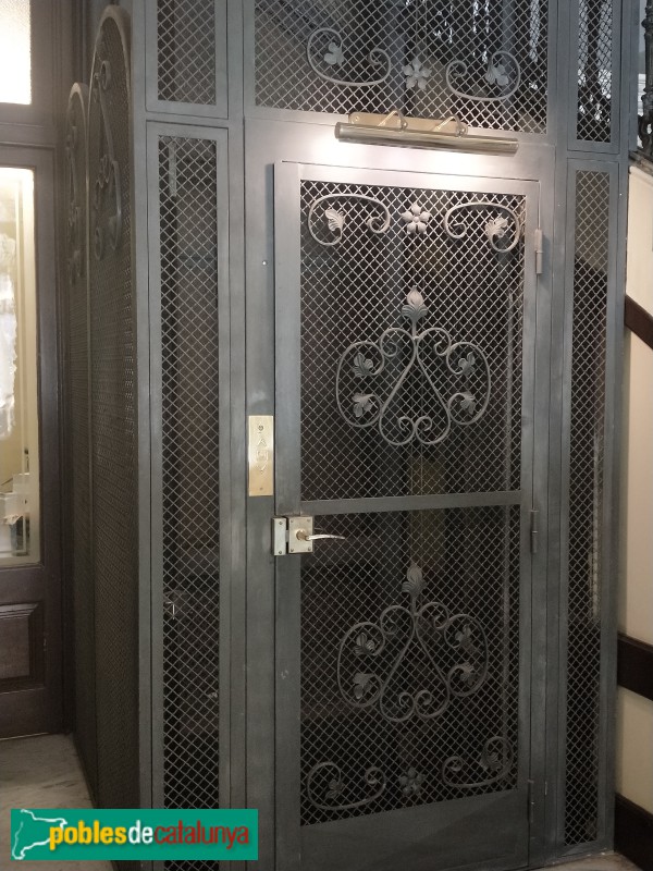 Barcelona - Plaça Urquinaona, 4 (Foto: Anna Corcoll, 2022) Barcelona - Plaça Urquinaona, 4