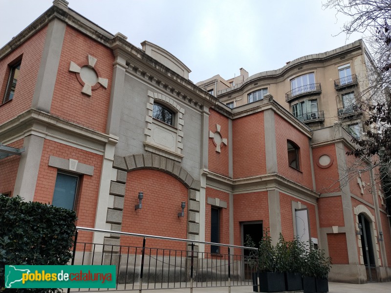 Barcelona - Palau Robert. Cotxeres (Foto: Anna Corcoll, 2022) Barcelona - Palau Robert. Cotxeres