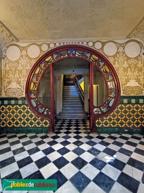 Barcelona - Casa Gomis. Vestíbul (Foto: Anna Corcoll, 2022) Barcelona - Casa Gomis. Vestíbul