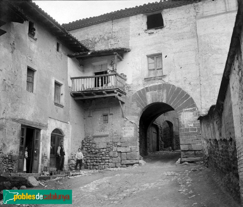 Piera - Portal Romanyà (Foto: Borràs -Arxiu fotogràfic Centre Excursionista de Catalunya-, c1900) Piera - Portal Romanyà
