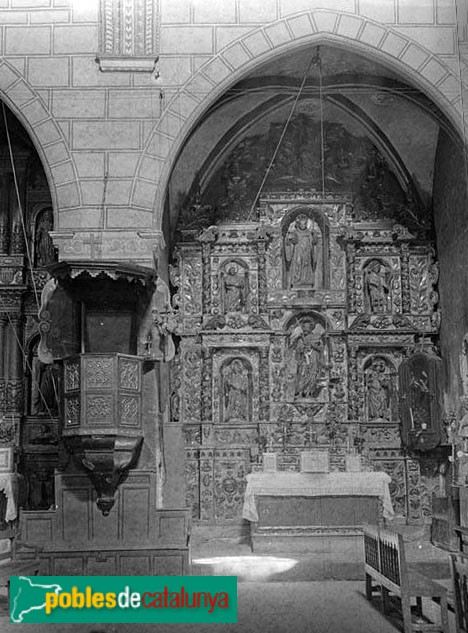 Llívia - Església de la Mare de Déu dels Àngels. Capella lateral (Foto: <i>Francesc Blasi -Arxiu Centre Excursionista de Catalunya-</i>, 1934) Llívia - Església de la Mare de Déu dels Àngels. Capella lateral
