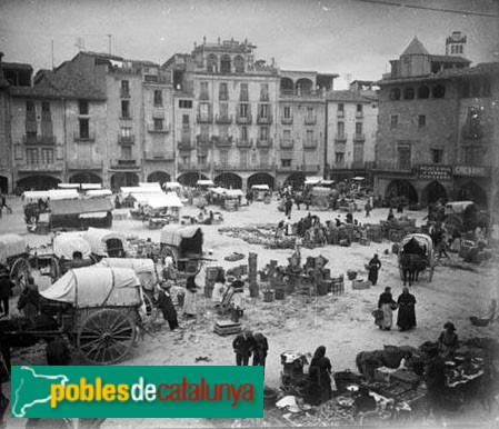 Vic - Plaça Major (Foto: Eduard Royo -Arxiu fotogràfic Centre Excursionista de Catalunya-, 1890-1920) Vic - Plaça Major