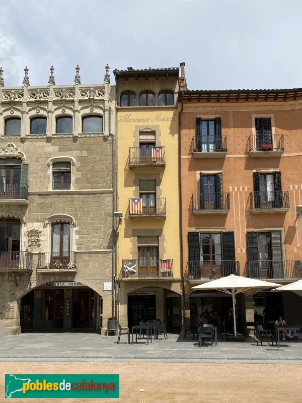 Vic - Plaça Major (Foto: Albert Esteves, 2022) Vic - Plaça Major