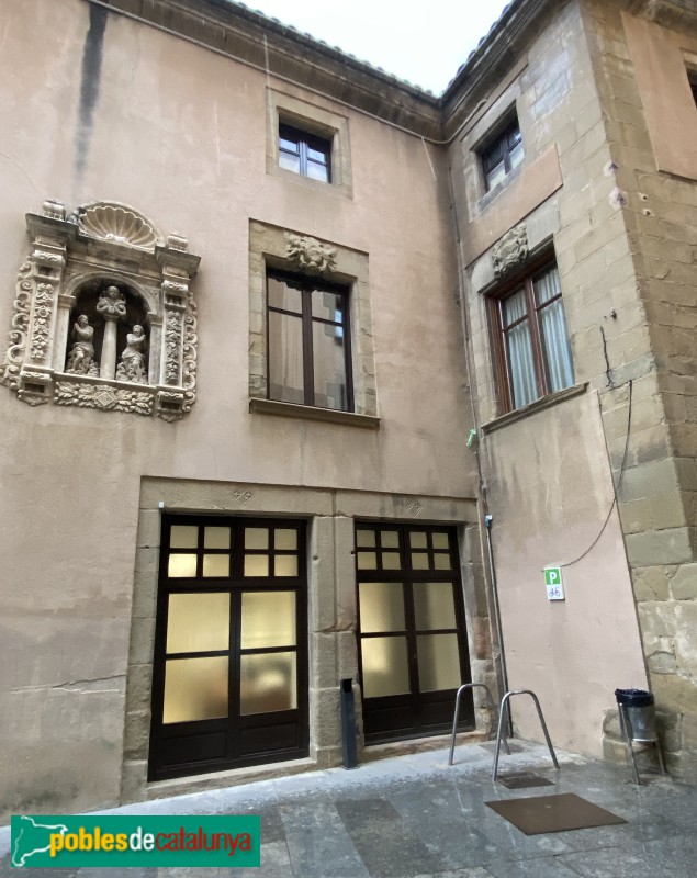 Vic - Casa de la Ciutat (Plaça del Pes) (Foto: Albert Esteves, 2022) Vic - Casa de la Ciutat (Plaça del Pes)