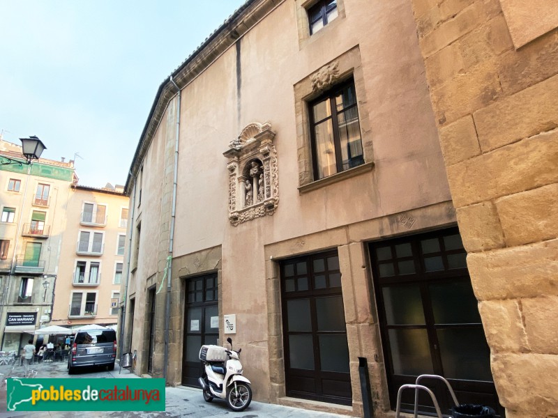 Vic - Casa de la Ciutat (Plaça del Pes) (Foto: Albert Esteves, 2022) Vic - Casa de la Ciutat (Plaça del Pes)