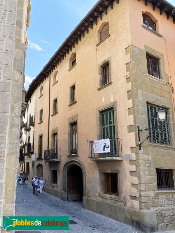 Vic - Casa Tortadès (Foto: Albert Esteves, 2022) Vic - Casa Tortadès