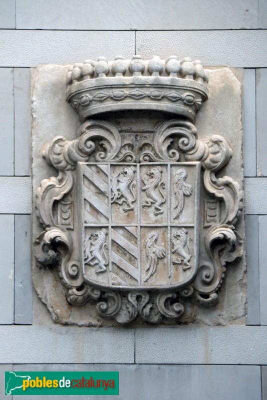 Vic - Museu Episcopal. Escut procedent de l'edifici antic