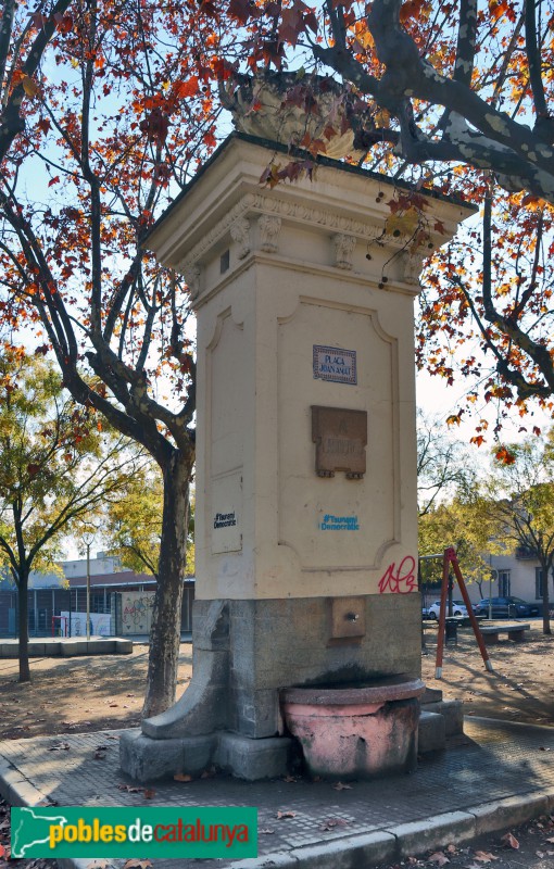 Cardedeu - Font de la plaça Amat (Foto: Albert Esteves, 2022) Cardedeu - Font de la plaça Amat