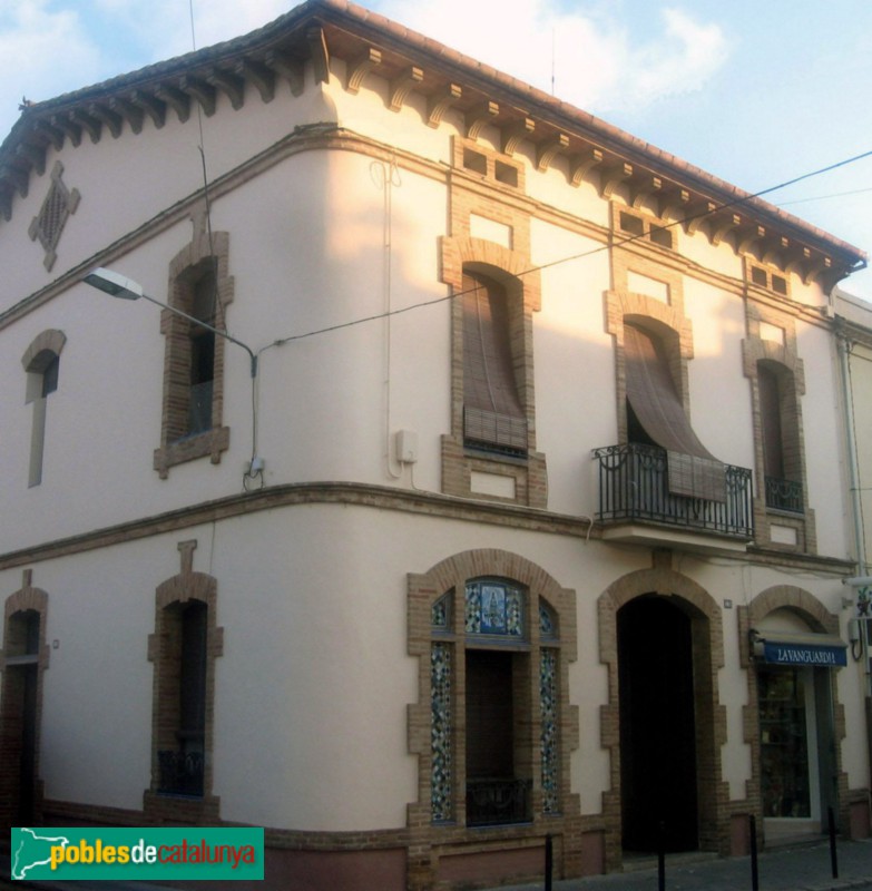 Sant Pere de Ribes - Can Pau Montanyés (Foto: Albert Esteves, 2006) Sant Pere de Ribes - Can Pau Montanyés