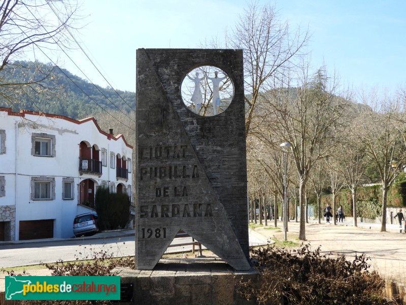 Santa Coloma de Farners - Monument Ciutat Publilla de la Sardana (Foto: Valentí Pons, 2023) Santa Coloma de Farners - Monument Ciutat Publilla de la Sardana