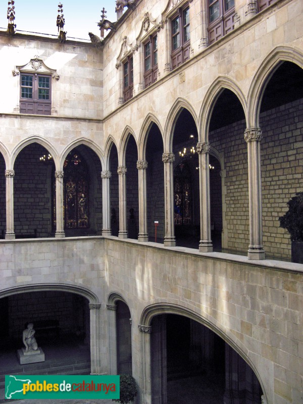 Barcelona - Casa de la Ciutat. Galeria gòtica (Foto: Albert Esteves, 2008) Barcelona - Casa de la Ciutat. Galeria gòtica