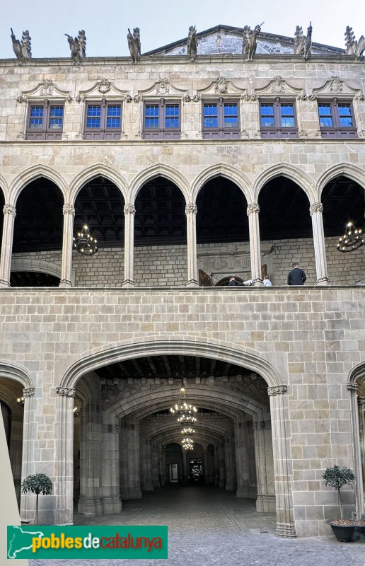 Barcelona - Casa de la Ciutat. Galeria gòtica (Foto: Albert Esteves, 2023) Barcelona - Casa de la Ciutat. Galeria gòtica