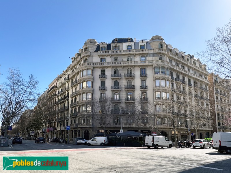 Barcelona - Londres, 88-90 / Muntaner, 193-195 (Foto: Albert Esteves, 2023) Barcelona - Londres, 88-90 / Muntaner, 193-195