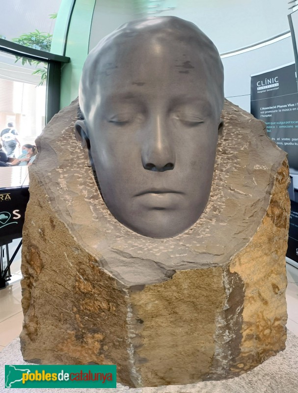 Barcelona - Hospital Clínic. Escultura <i>Blau</i> (Hospital Clínic) (Foto: Anna Corcoll, 2022) Barcelona - Hospital Clínic. Escultura <i>Blau</i> (Hospital Clínic)