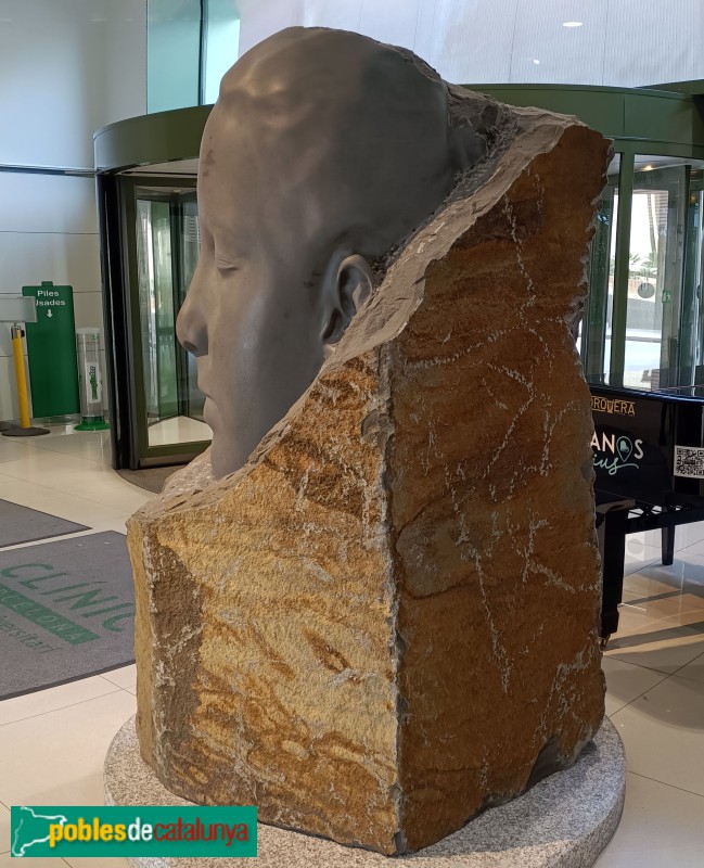 Barcelona - Hospital Clínic. Escultura <i>Blau</i> (Hospital Clínic) (Foto: Anna Corcoll, 2023) Barcelona - Hospital Clínic. Escultura <i>Blau</i> (Hospital Clínic)