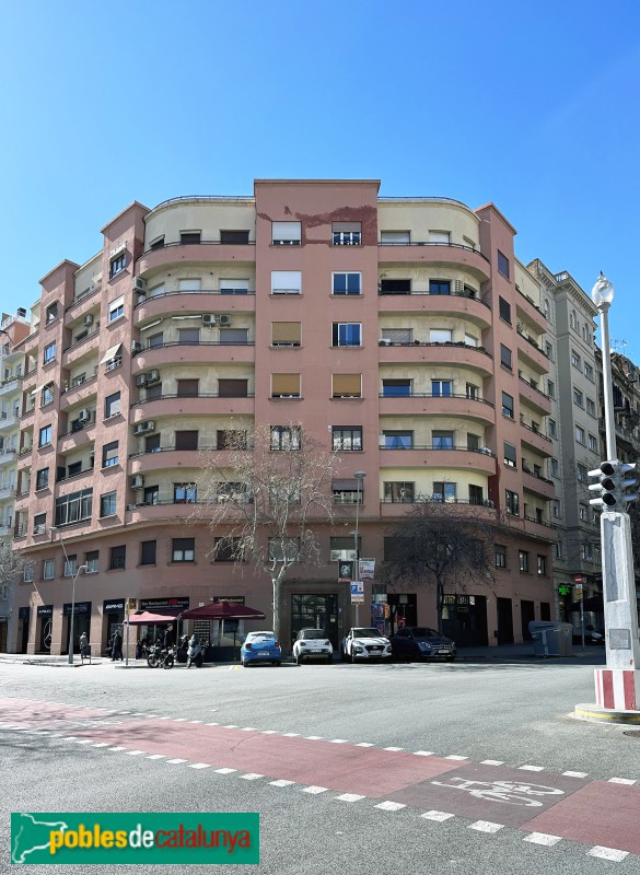 Barcelona - Londres, 45 - Urgell, 237-239 (Foto: Albert Esteves, 2023) Barcelona - Londres, 45 - Urgell, 237-239