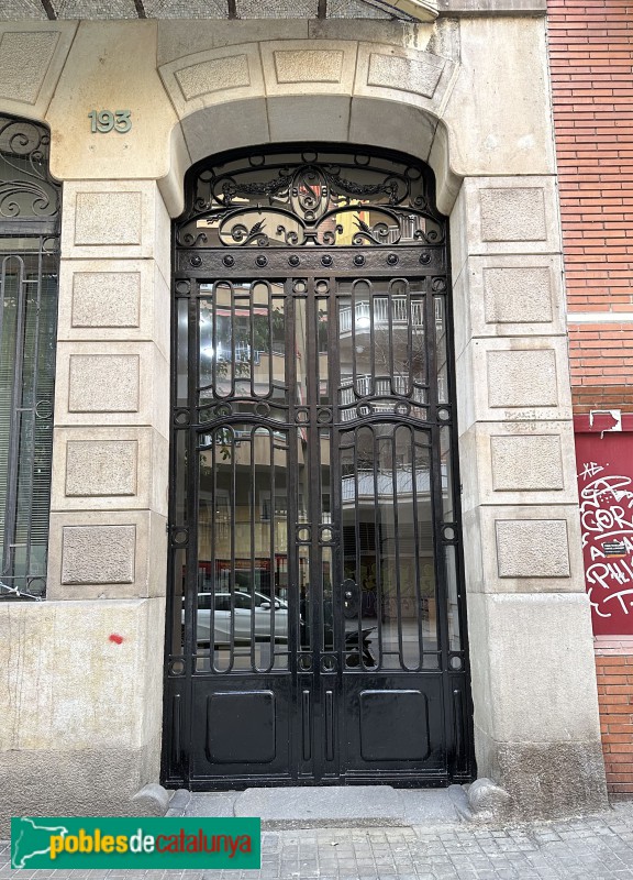 Barcelona - Calàbria, 191-193 (Foto: Albert Esteves, 2023) Barcelona - Calàbria, 191-193