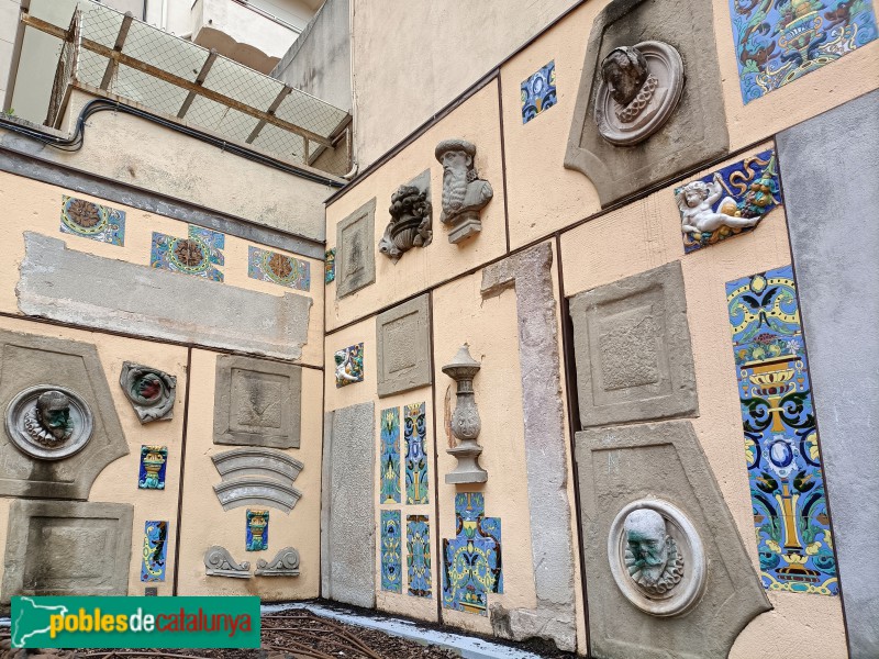 Barcelona - Mural de l'Editorial Sopena (Foto: Anna Corcoll, 2022) Barcelona - Mural de l'Editorial Sopena