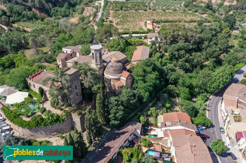 Piera - Església de Santa Maria i castell (Foto: Francesc Vidal-Barraquer, 2022) Piera - Església de Santa Maria i castell