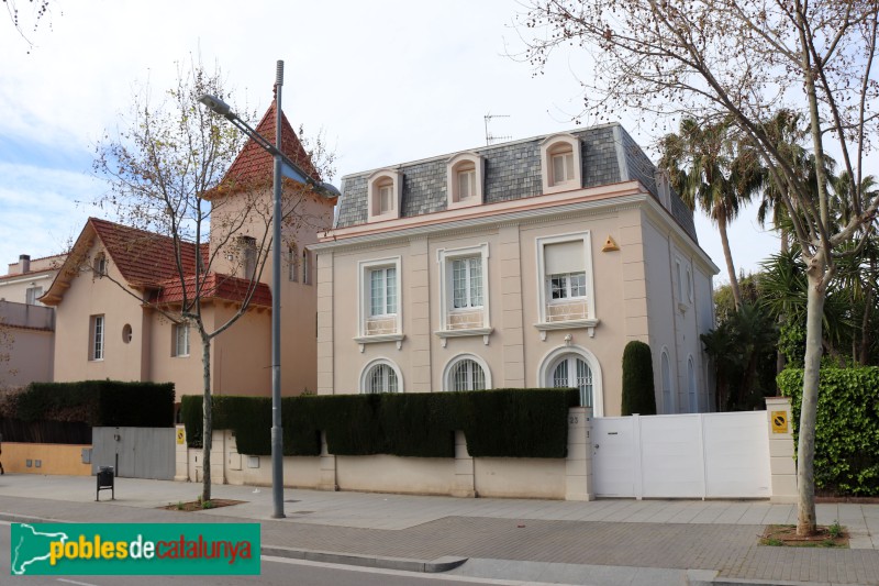 Sitges - Av. Sofia, 21-23 (Foto: Albert Esteves, 2023) Sitges - Av. Sofia, 21-23