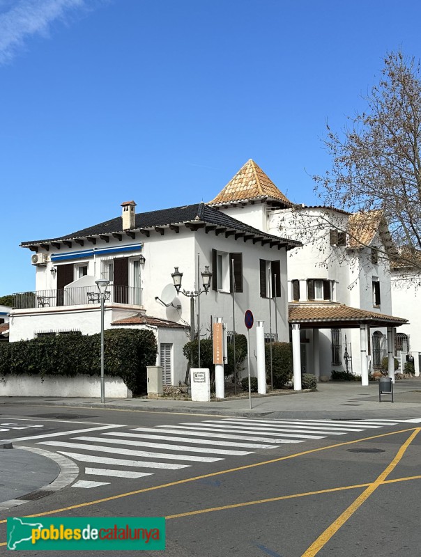 Sitges - Av. Sofia, 13-15 (Hotel Capri) (Foto: Albert Esteves, 2023) Sitges - Av. Sofia, 13-15 (Hotel Capri)