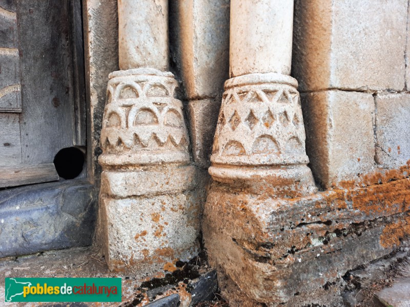 Escunhau - Església de Sant Pere, portada (Foto: Vicent Miralles, 2022) Escunhau - Església de Sant Pere, portada