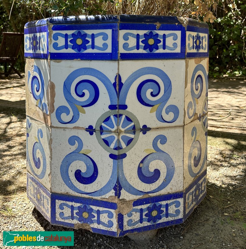 San Esteve Sesrovires - Ca n'Amat. Jardinera (Foto: Albert Esteves, 2023) San Esteve Sesrovires - Ca n'Amat. Jardinera