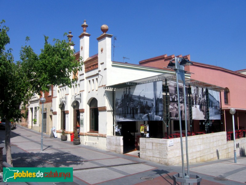 Sant Esteve Sesrovires - Casino (Foto: Albert Esteves, 2006) Sant Esteve Sesrovires - Casino