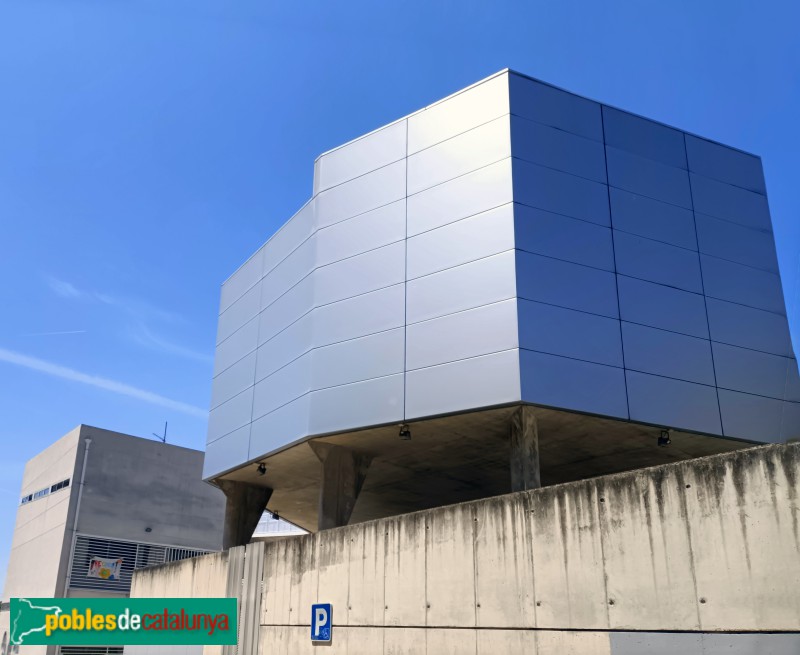 Sant Esteve Sesrovires - Edifici Sputnik (Foto: Anna Corcoll, 2023) Sant Esteve Sesrovires - Edifici Sputnik